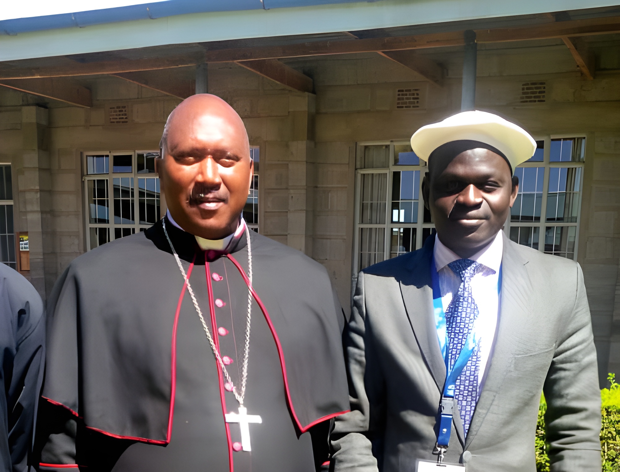 Mgr Joseph Mbatia et Jean Lare